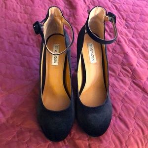 Steve Madden black suede block heels. 9.5/10 women’s. Slightly used. No box.